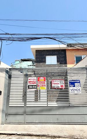 Casa à venda com 75m², 2 quartos e 2 vagasFachada