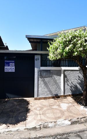 Casa para alugar com 170m², 3 quartos e 1 vagaFachada / Placa