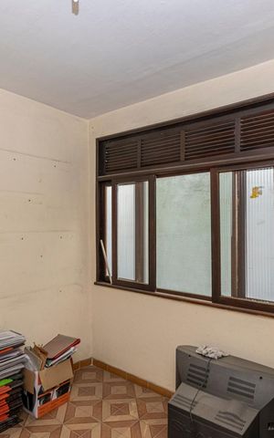 Casa à venda com 270m², 4 quartos e 1 vaga Casa à venda com 270m², 4 quartos e 1 vagaCasa Fundos - Quarto 3