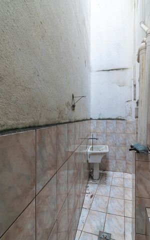 Casa à venda com 270m², 4 quartos e 1 vaga Casa à venda com 270m², 4 quartos e 1 vagaCasa Fundos - Área de serviço