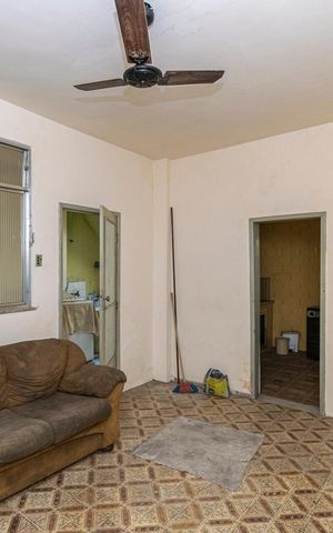 Casa à venda com 270m², 4 quartos e 1 vaga Casa à venda com 270m², 4 quartos e 1 vagaCasa frente - Sala