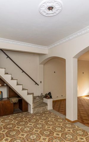 Casa à venda com 270m², 4 quartos e 1 vaga Casa à venda com 270m², 4 quartos e 1 vagaCasa Fundos - Sala de Jantar