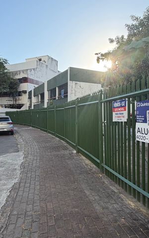 Casa de condomínio para alugar com 130m², 2 quartos e 2 vagas Casa de condomínio para alugar com 130m², 2 quartos e 2 vagasFachada
