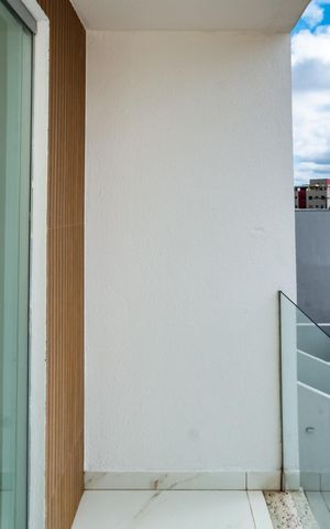 Casa à venda com 80m², 2 quartos e 2 vagasVaranda do Quarto 1