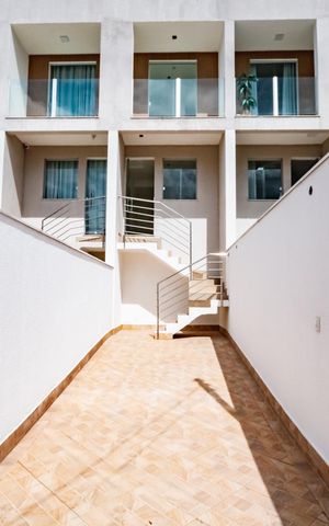 Casa à venda com 80m², 2 quartos e 2 vagasGaragem