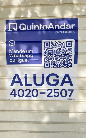 Casa à venda com 200m², 2 quartos e 2 vagas Casa à venda com 200m², 2 quartos e 2 vagasPlaca