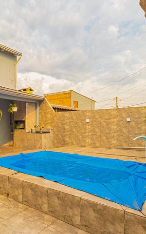 Casa à venda com 200m², 2 quartos e 2 vagas Casa à venda com 200m², 2 quartos e 2 vagasÁrea externa/Piscina