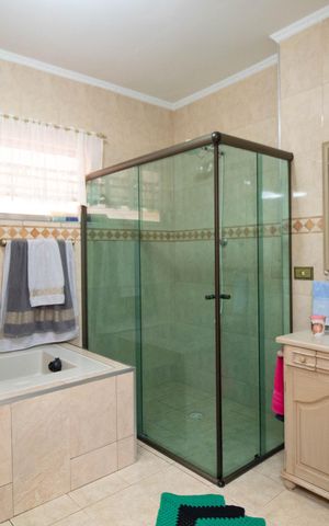 Casa à venda com 225m², 3 quartos e 3 vagas Casa à venda com 225m², 3 quartos e 3 vagasBanheiro da Suíte