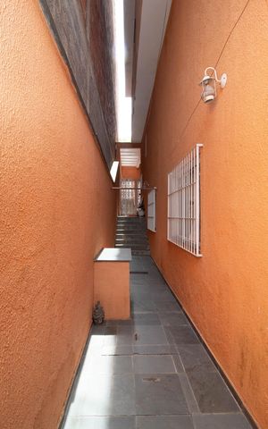 Casa à venda com 225m², 3 quartos e 3 vagas Casa à venda com 225m², 3 quartos e 3 vagasÁrea externa- Corredor