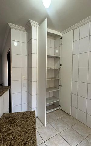 Casa para alugar com 360m², 3 quartos e 2 vagas Casa para alugar com 360m², 3 quartos e 2 vagasCozinha