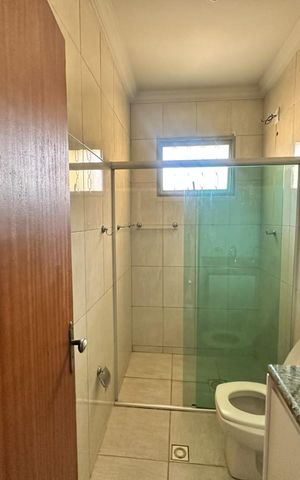 Casa para alugar com 360m², 3 quartos e 2 vagas Casa para alugar com 360m², 3 quartos e 2 vagasBanheiro