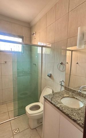 Casa para alugar com 360m², 3 quartos e 2 vagas Casa para alugar com 360m², 3 quartos e 2 vagasBanheiro
