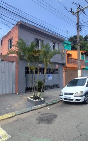 Casa à venda com 325m², 8 quartos e 4 vagas Casa à venda com 325m², 8 quartos e 4 vagasFachada