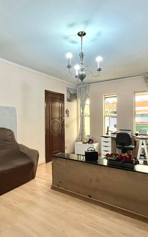 Casa à venda com 157m², 3 quartos e 3 vagas Casa à venda com 157m², 3 quartos e 3 vagasSala