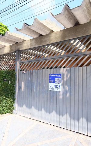 Casa à venda com 250m², 4 quartos e 4 vagasFachada
