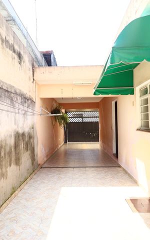 Casa à venda com 250m², 4 quartos e 4 vagasGaragem