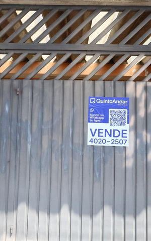 Casa à venda com 250m², 4 quartos e 4 vagasFachada
