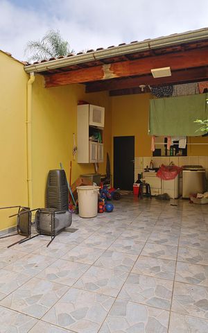 Casa à venda com 160m², 3 quartos e 2 vagasÁrea gourmet e Área de Serviço