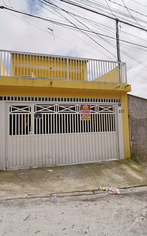 Casa à venda com 160m², 3 quartos e 2 vagasFachada