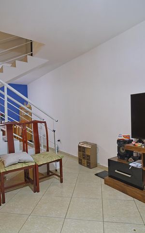 Casa à venda com 160m², 3 quartos e 2 vagasSala
