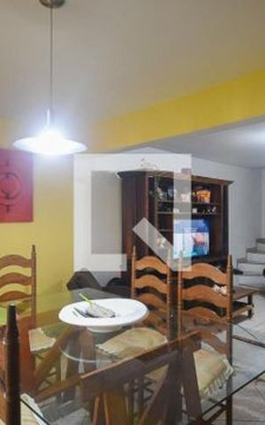 Casa para alugar com 125m², 3 quartos e 2 vagasSala