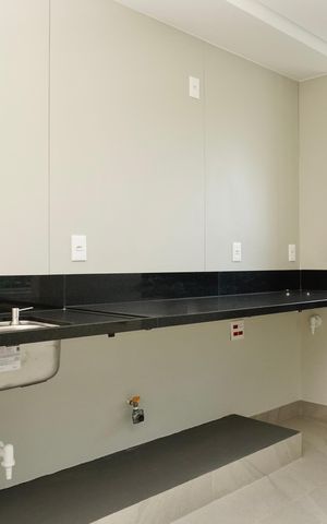 Apartamento à venda com 80m², 2 quartos e 2 vagas Apartamento à venda com 80m², 2 quartos e 2 vagasCozinha e Área de Serviço