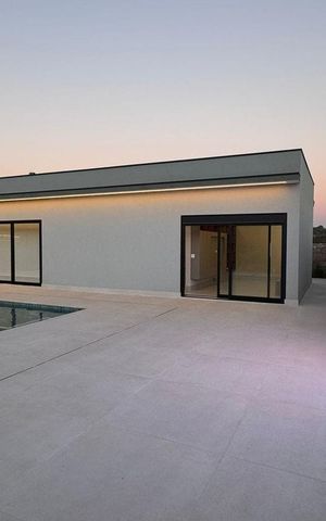 Casa de condomínio à venda com 500m², 3 quartos e 8 vagas Casa de condomínio à venda com 500m², 3 quartos e 8 vagasÁrea externa
