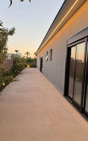 Casa de condomínio à venda com 500m², 3 quartos e 8 vagas Casa de condomínio à venda com 500m², 3 quartos e 8 vagasÁrea externa