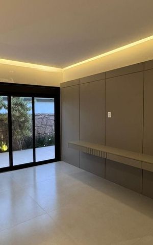 Casa de condomínio à venda com 500m², 3 quartos e 8 vagas Casa de condomínio à venda com 500m², 3 quartos e 8 vagasSuíte 2