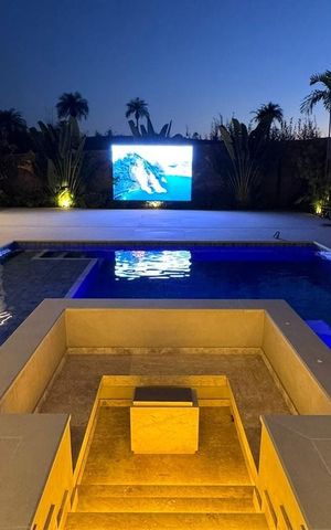 Casa de condomínio à venda com 500m², 3 quartos e 8 vagas Casa de condomínio à venda com 500m², 3 quartos e 8 vagasÁrea externa