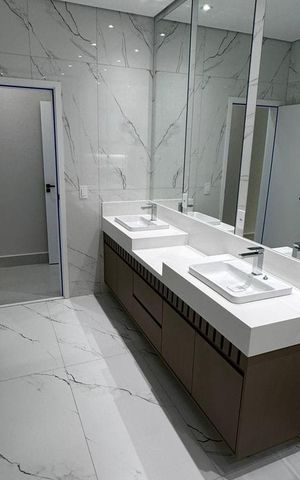 Casa de condomínio à venda com 500m², 3 quartos e 8 vagas Casa de condomínio à venda com 500m², 3 quartos e 8 vagasBanheiro da suíte 2
