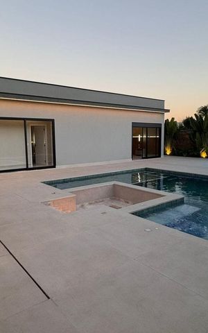 Casa de condomínio à venda com 500m², 3 quartos e 8 vagas Casa de condomínio à venda com 500m², 3 quartos e 8 vagasÁrea externa
