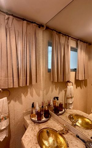 Apartamento à venda com 160m², 4 quartos e 1 vaga Apartamento à venda com 160m², 4 quartos e 1 vagaLavabo
