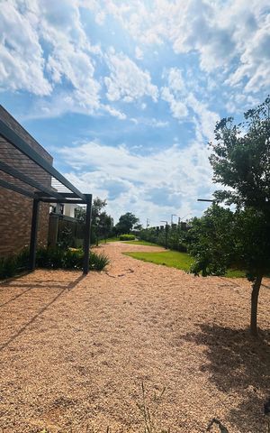 Casa de condomínio à venda com 220m², 3 quartos e 2 vagas