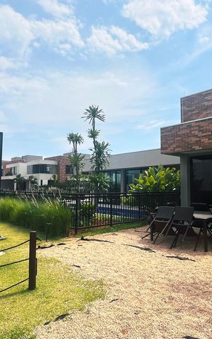 Casa de condomínio à venda com 220m², 3 quartos e 2 vagas