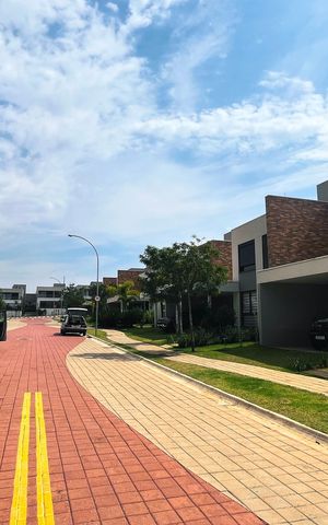 Casa de condomínio à venda com 220m², 3 quartos e 2 vagas