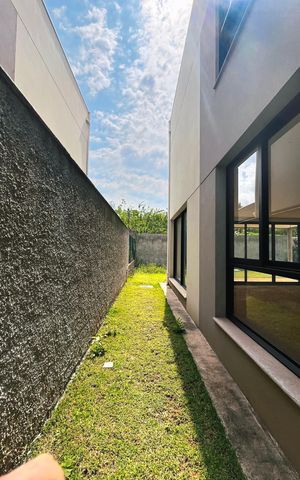 Casa de condomínio à venda com 220m², 3 quartos e 2 vagas
