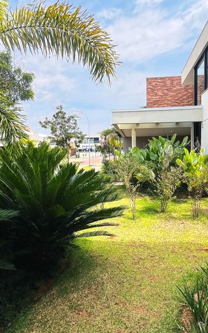 Casa de condomínio à venda com 220m², 3 quartos e 2 vagas