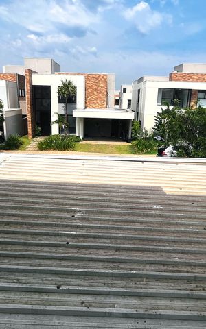 Casa de condomínio à venda com 220m², 3 quartos e 2 vagas