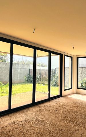 Casa de condomínio à venda com 220m², 3 quartos e 2 vagas