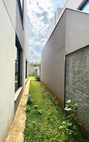 Casa de condomínio à venda com 220m², 3 quartos e 2 vagas