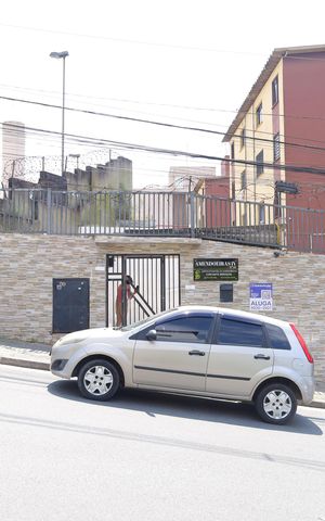Apartamento para alugar com 42m², 2 quartos e 1 vagaPlaca GRANDE instalada na fachada do condomínio, dia 25.09.2026 - Código da placa: EWTB-940