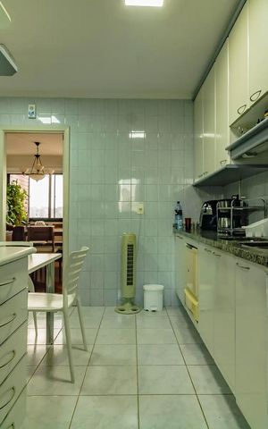 Apartamento à venda com 120m², 4 quartos e 2 vagas Apartamento à venda com 120m², 4 quartos e 2 vagasCozinha