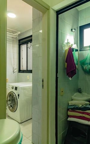 Apartamento à venda com 120m², 4 quartos e 2 vagas Apartamento à venda com 120m², 4 quartos e 2 vagasÁrea de serviço
