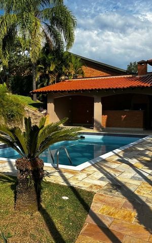 Casa para alugar com 389m², 5 quartos e 4 vagas Casa para alugar com 389m², 5 quartos e 4 vagasÁrea externa