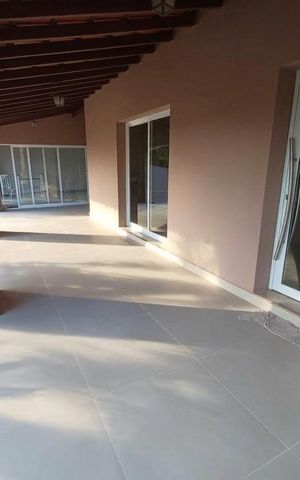 Casa para alugar com 389m², 5 quartos e 4 vagas Casa para alugar com 389m², 5 quartos e 4 vagasÁrea externa