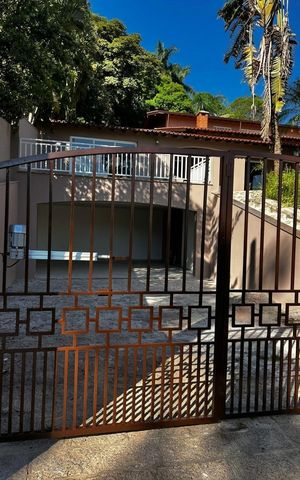 Casa para alugar com 389m², 5 quartos e 4 vagas Casa para alugar com 389m², 5 quartos e 4 vagasFachada