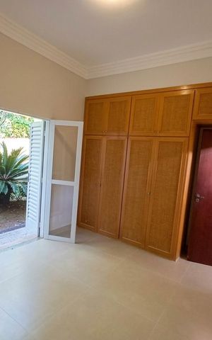 Casa para alugar com 389m², 5 quartos e 4 vagas Casa para alugar com 389m², 5 quartos e 4 vagasQuarto 2