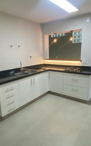 Casa para alugar com 389m², 5 quartos e 4 vagas Casa para alugar com 389m², 5 quartos e 4 vagasCozinha