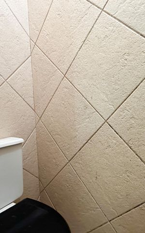 Casa de condomínio para alugar com 100m², 3 quartos e 2 vagasBanheiro de serviço